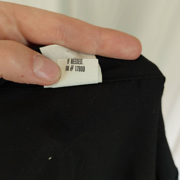 Vintage 80s 90s Floral Button-Down with Fabric Buttons - Picture 9 of 9